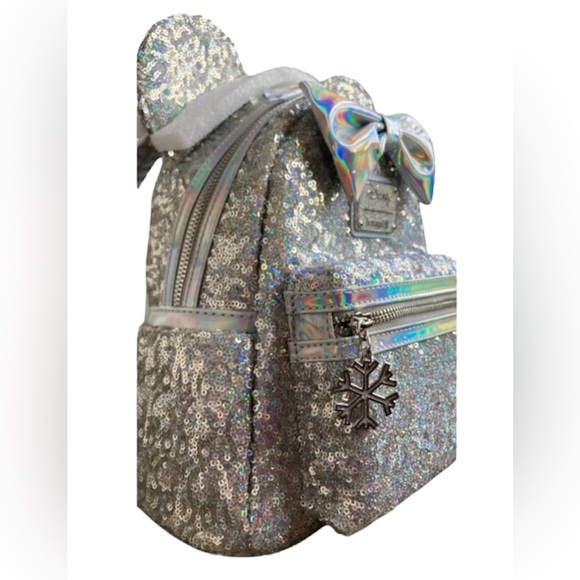 Disney LOUNGEFLY X LASR Exclusive Holographic Sequin Minnie Mini Backpack NWT - Picture 4 of 9